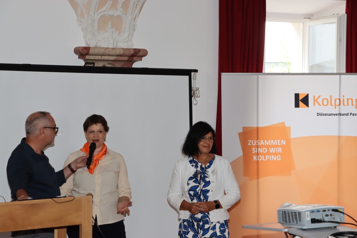 Eröffnung und Moderation vor dem Kolping-Rollup beim Eventcoaching Juli 2026