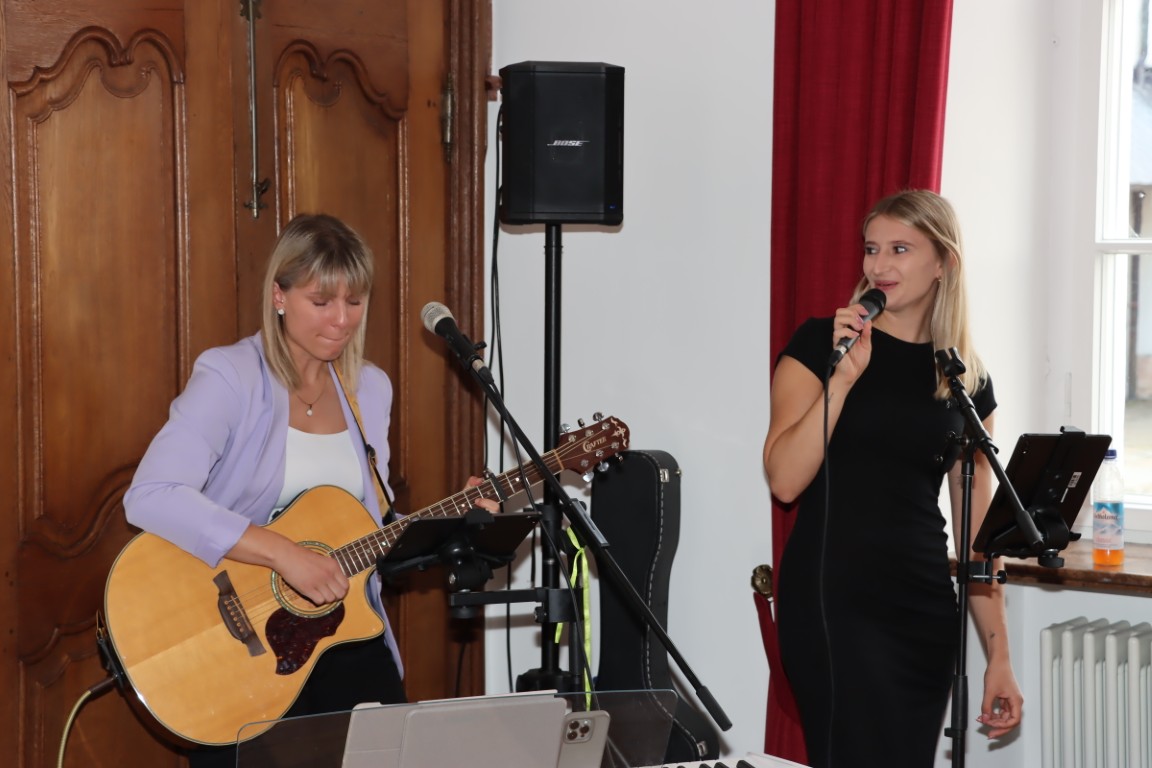 Musikalische Begleitung mit Gesang und Gitarre beim Eventcoaching Juli 2026