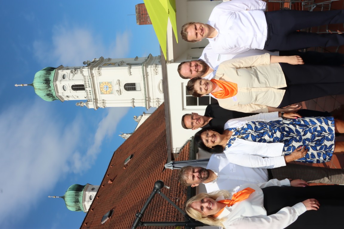 Team der Kolping Akademie Passau vor dem Stephansdom